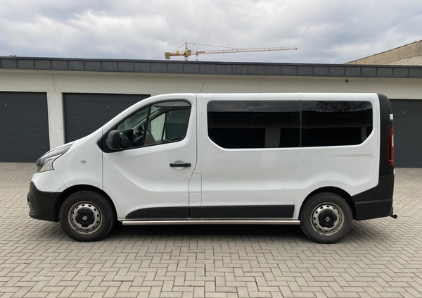 Renault Trafic cena 69495 przebieg: 121500, rok produkcji 2017 z Radomsko małe 232